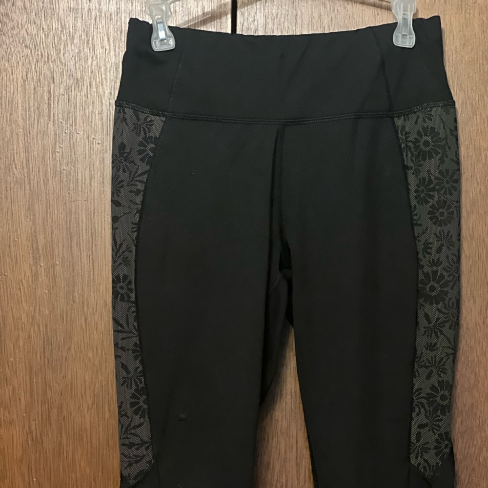 Avia Athletic Leggings - Lace Reflective Pattern - Size Medium